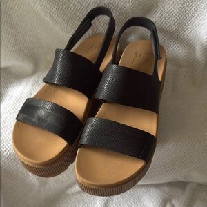 Reef Black and Tan platform Sandals